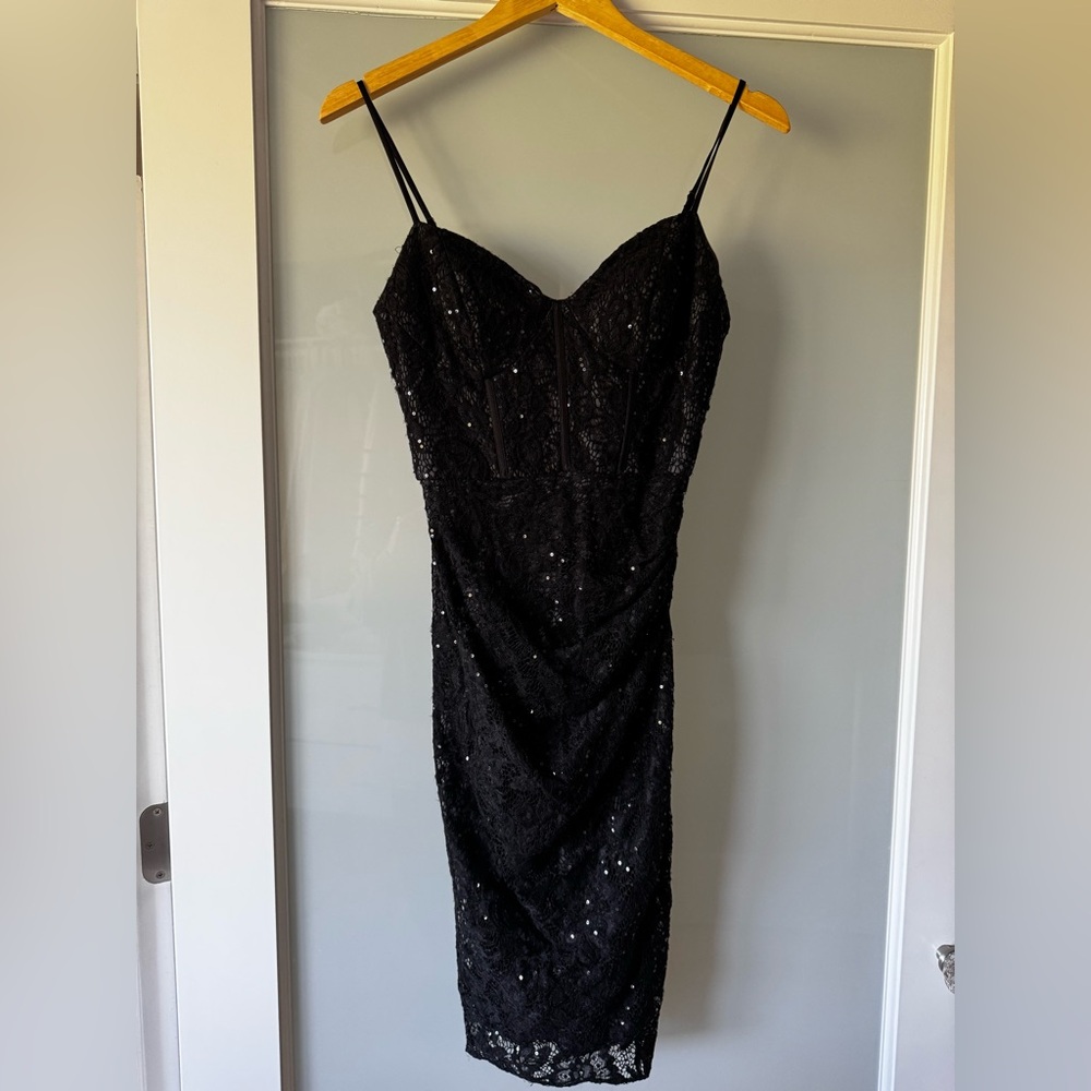 Lina Elegant Black Lace Midi Dress